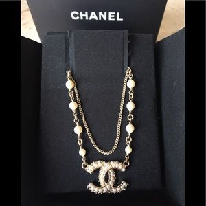 ❣️SOLD❣️Authentic Chanel Pearl CC Necklace